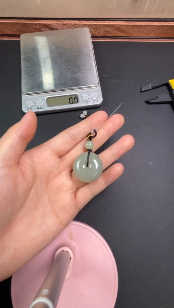 【闪购商品】和田玉吊坠(赠链)未镶嵌且末微色差近矿吊坠