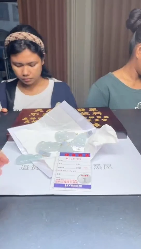 18K金镶嵌挂件翡翠多样性发其一拍一发一7397
