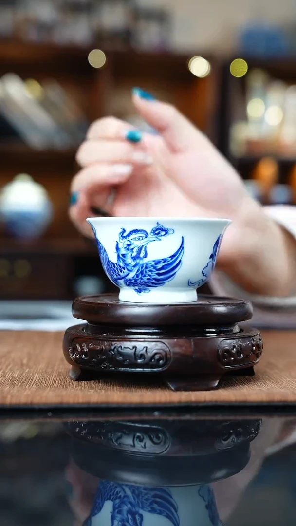 青花祥云凤凰纹撇口杯