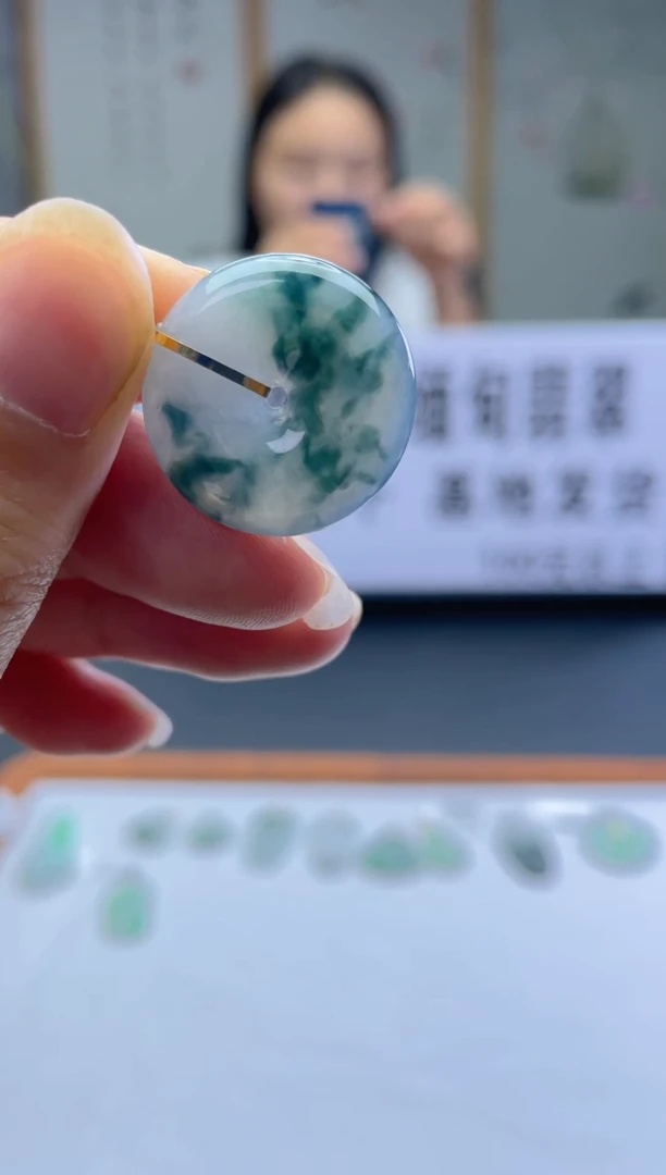 翡翠18K金镶嵌颈饰天然A货翡翠