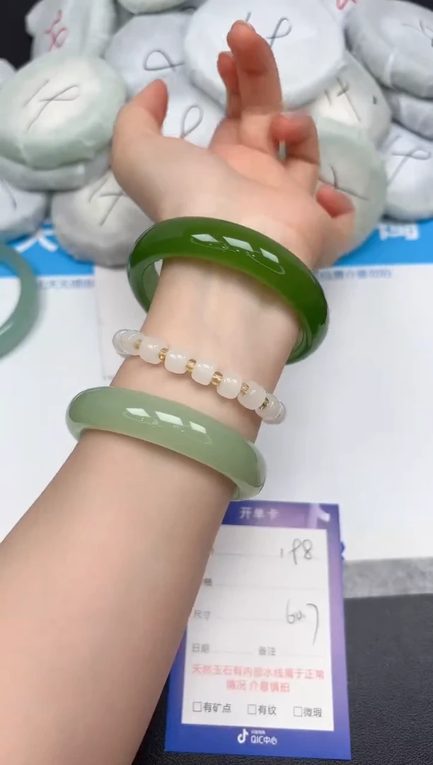 未镶嵌手镯石英质玉198-