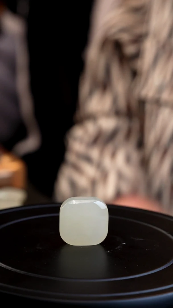 颈饰未镶嵌和田玉青海老料方形挂件 尺寸23*23*9mm