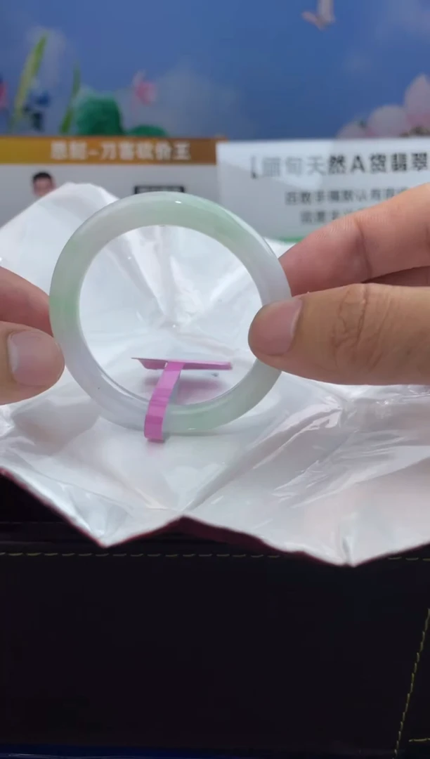 翡翠手镯未镶嵌1翡翠手镯
