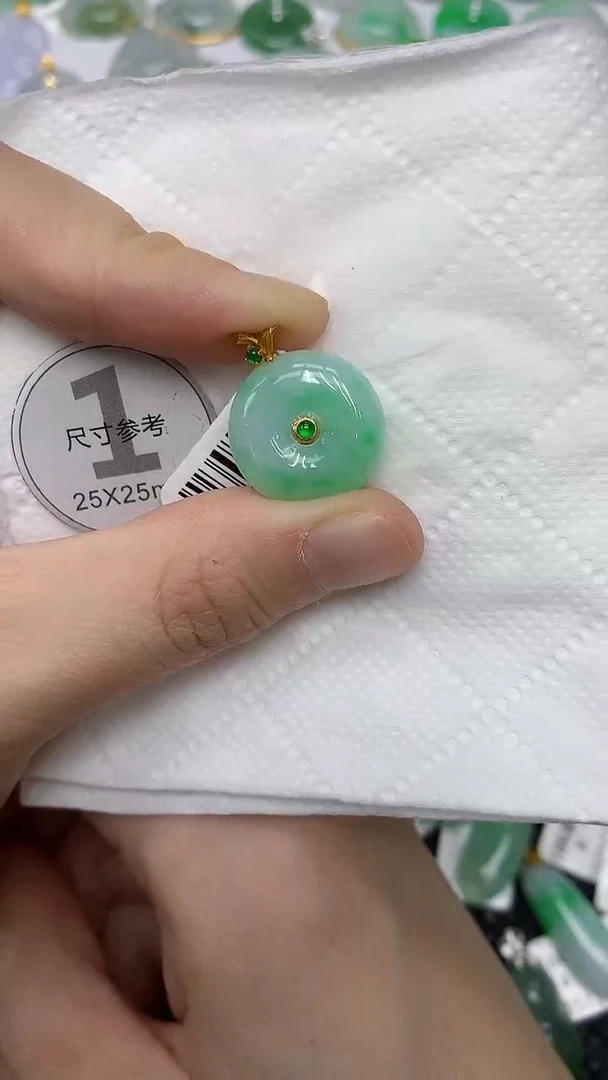颈饰18K金镶嵌翡翠111111111