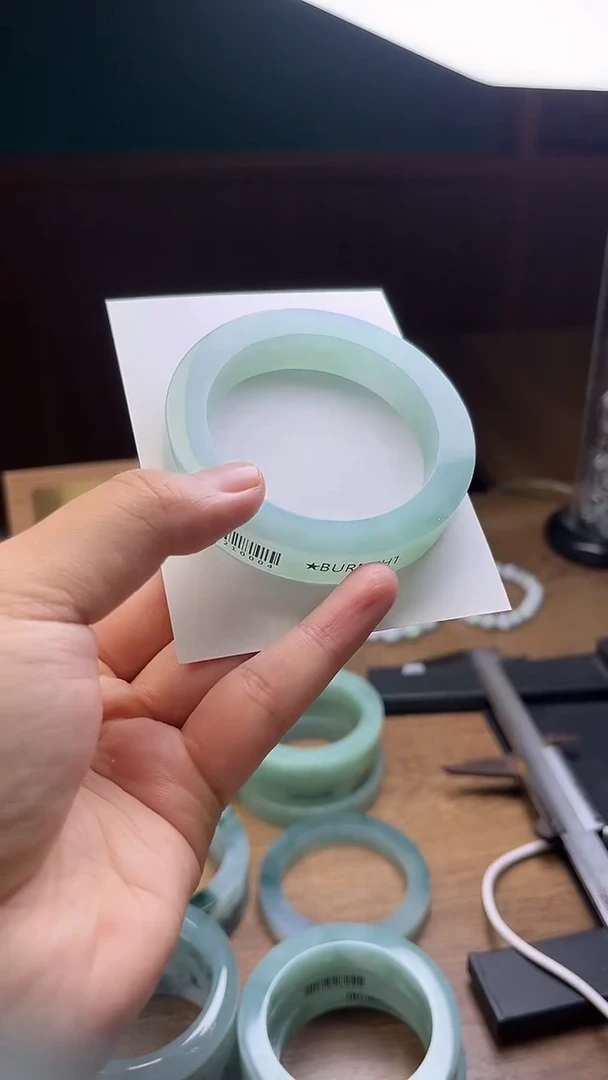 未镶嵌手镯定制翡翠晴**️定制