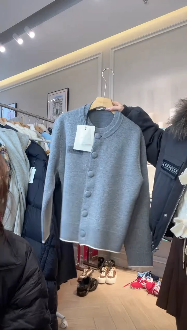 AVVENN 原价2190  S码M码 拍下备注