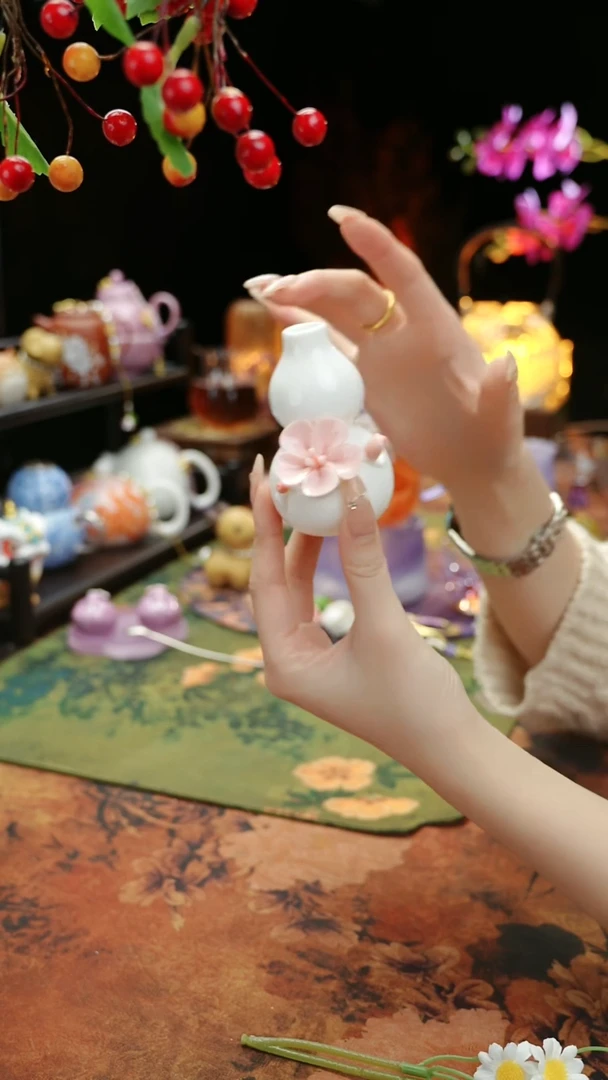 【闪购商品】陶瓷葫芦捏花小花瓶