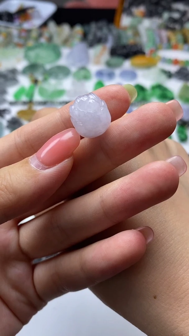 翡翠挂件未镶嵌翡翠