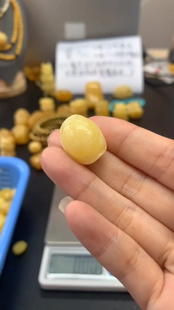 未镶嵌琥珀珠宝奇石1066