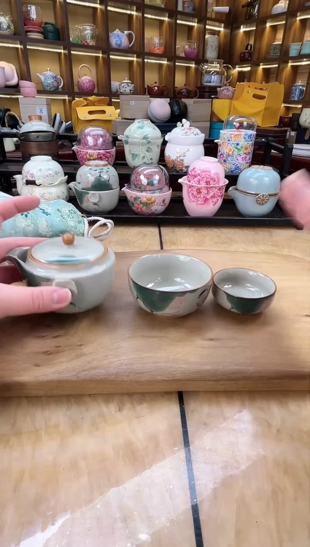 【闪购商品】哥窑荷鱼宝瓶旅行套装（带绿色刺绣包）