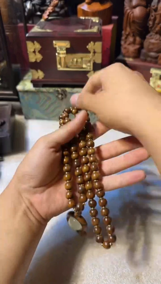 木黄花梨手串带配饰