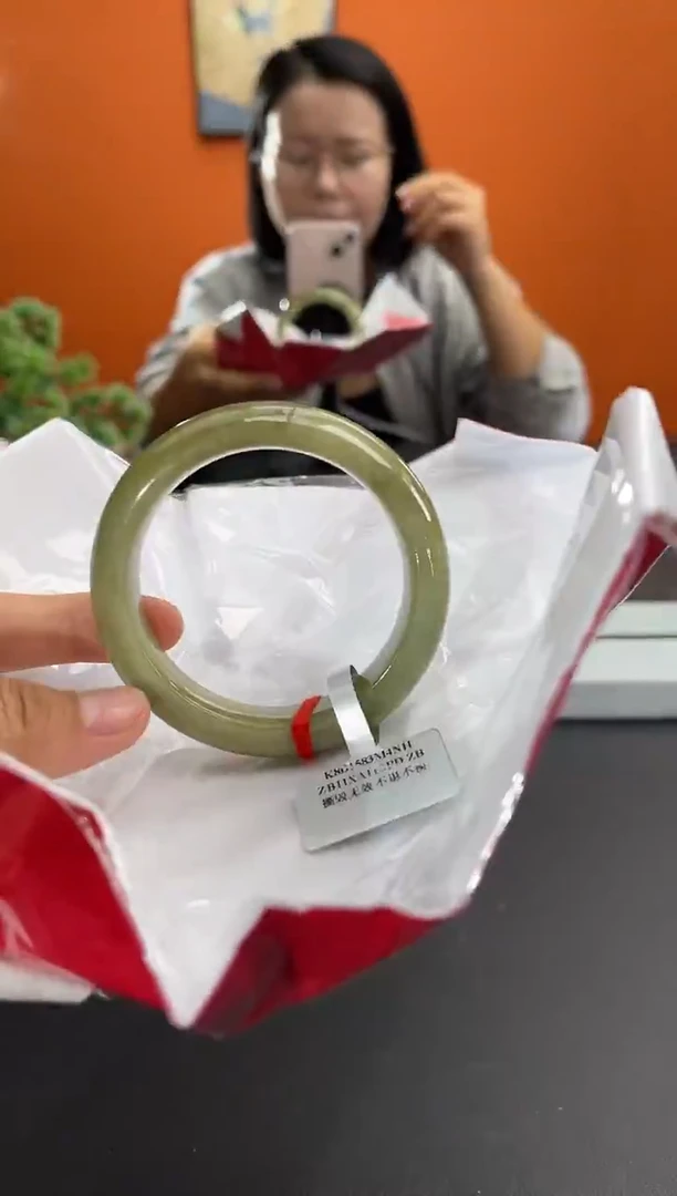 翡翠手镯未镶嵌翡翠手镯（微瑕）