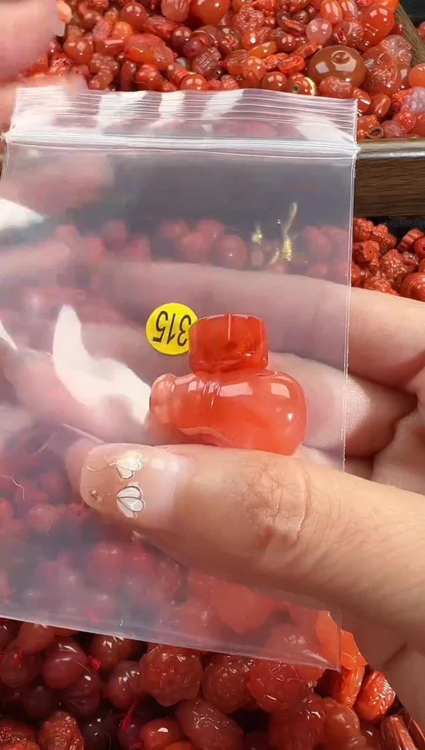 颈饰未镶嵌南红玛瑙1