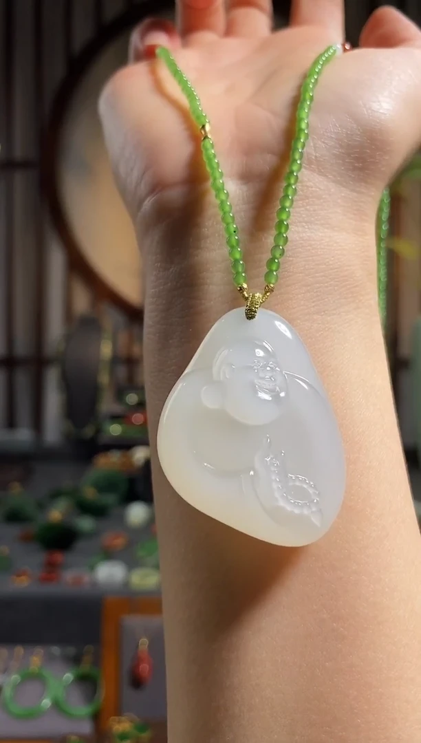 颈饰未镶嵌和田玉，白玉弥勒佛