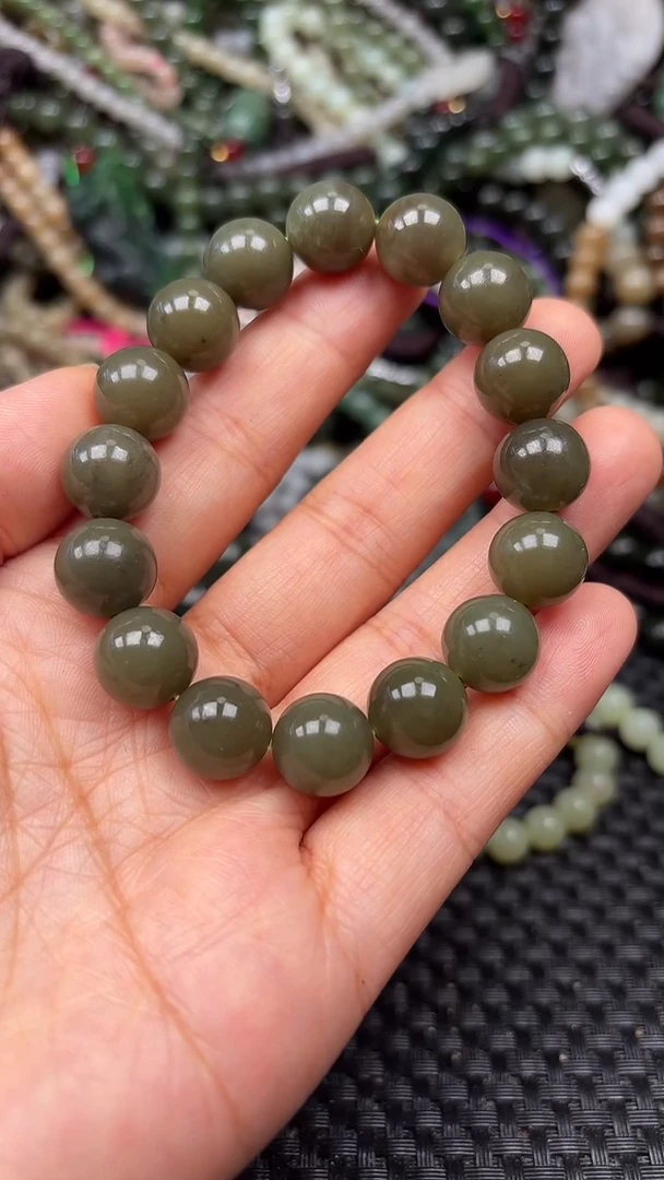 和田玉未镶嵌颈饰1