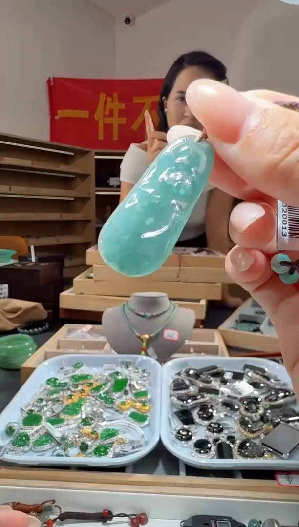 吊坠(不含链)未镶嵌翡翠花牌