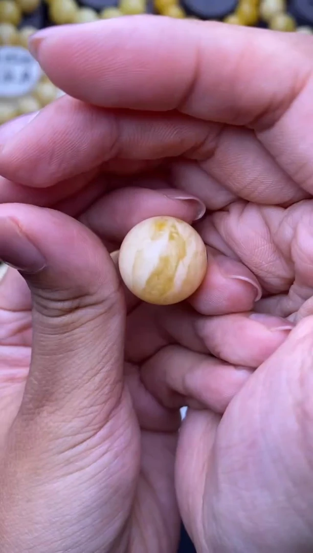 裸石琥珀未镶嵌大小姐珠宝130