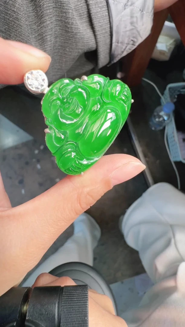 未镶嵌定制翡翠A货有轻微色差属于正常现象，佛公1