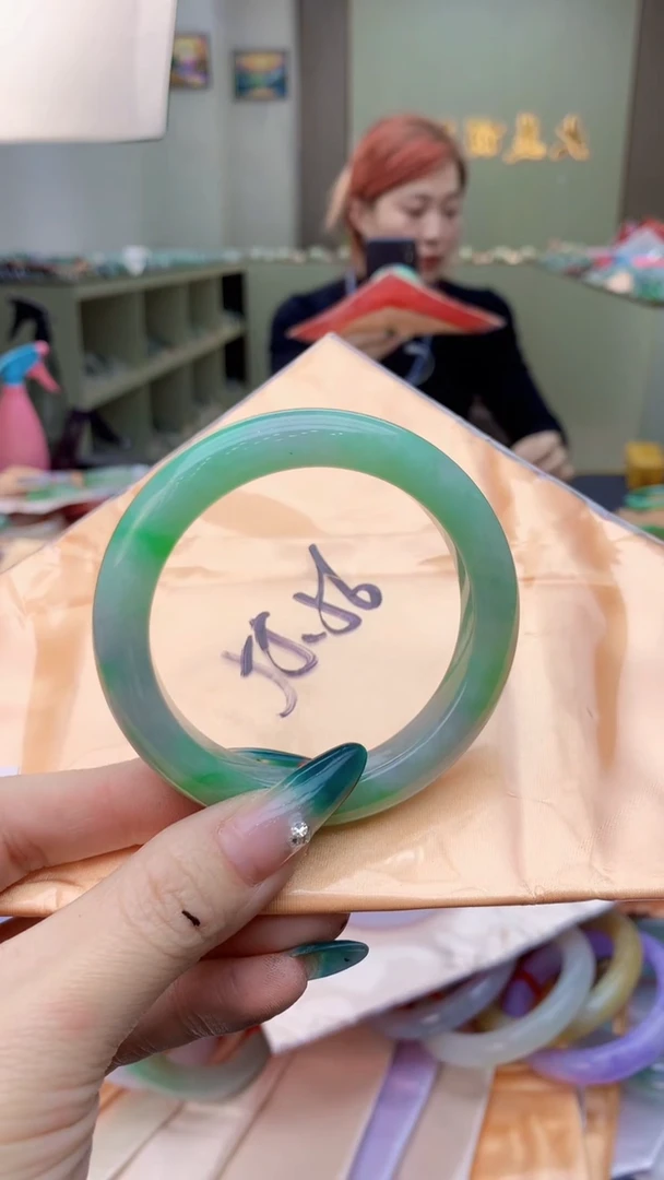 【闪购商品】翡翠手镯未镶嵌1034970689