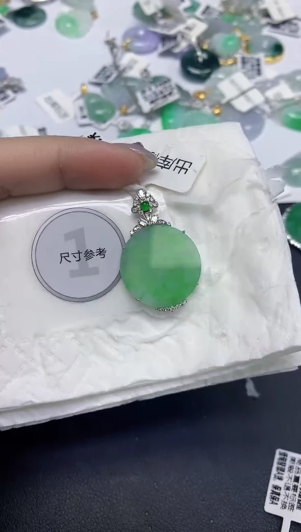 颈饰18K金镶嵌翡翠天然缅甸翡翠A货百元以上9元证书费自理