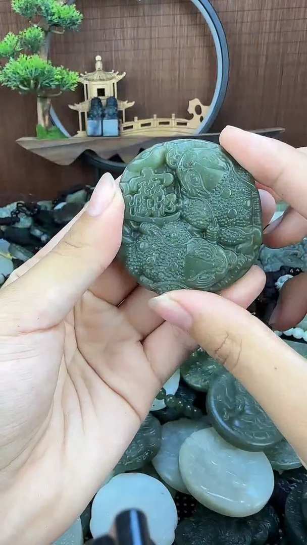 和田玉未镶嵌颈饰1