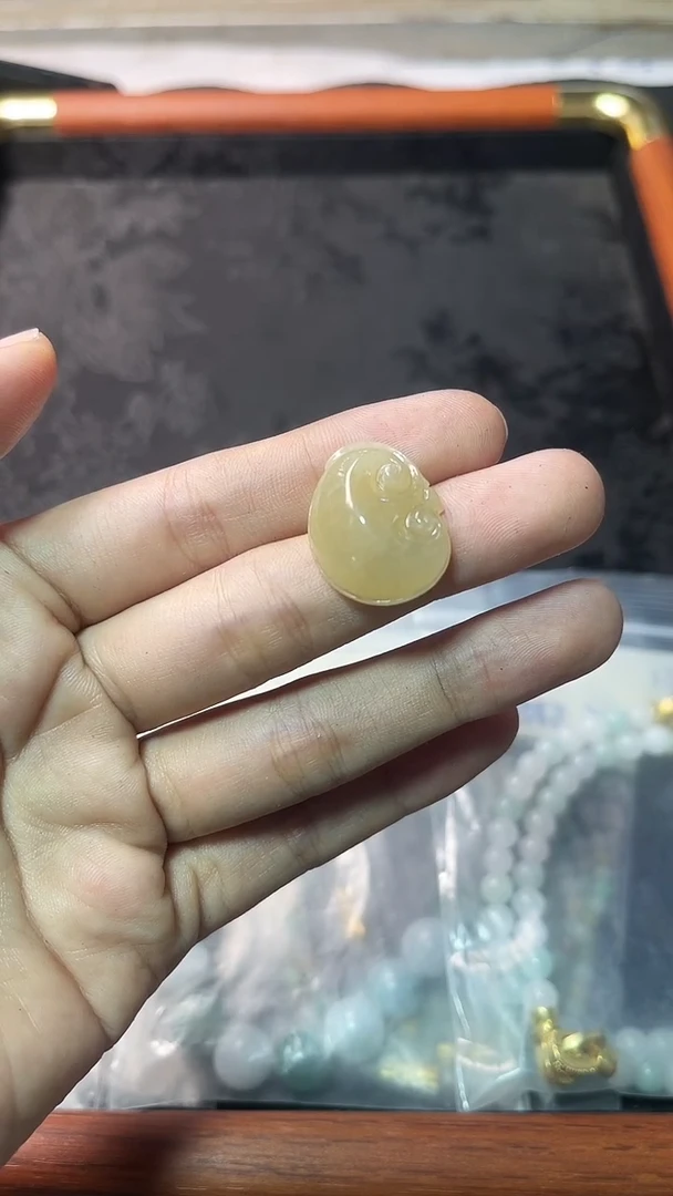 未镶嵌定制翡翠冰黄如意吊坠