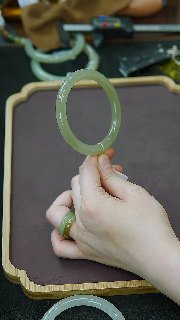 未镶嵌手镯和田玉56-57圈口冰晴水手镯（多样性发货一件）