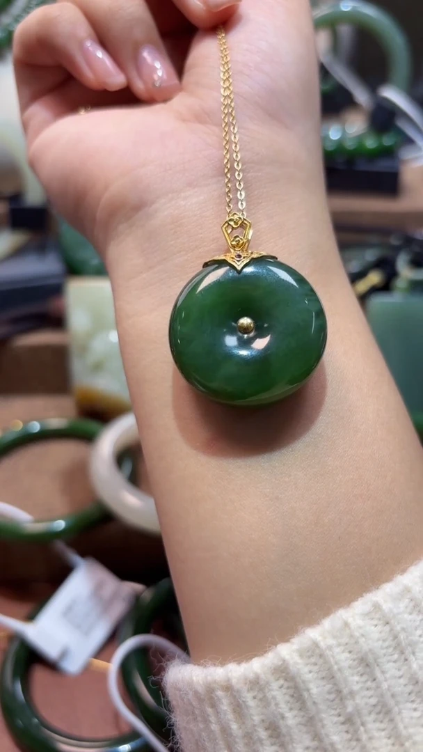 颈饰18K金镶嵌和田玉（碧玉）1