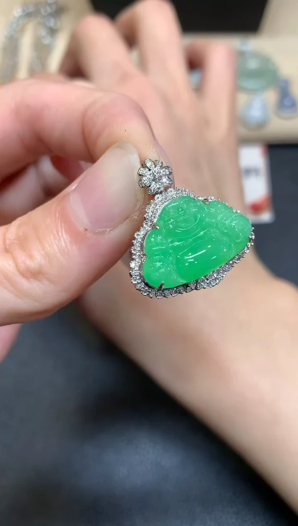 【闪购商品】翡翠颈饰18K金镶嵌佛公【无服务费】