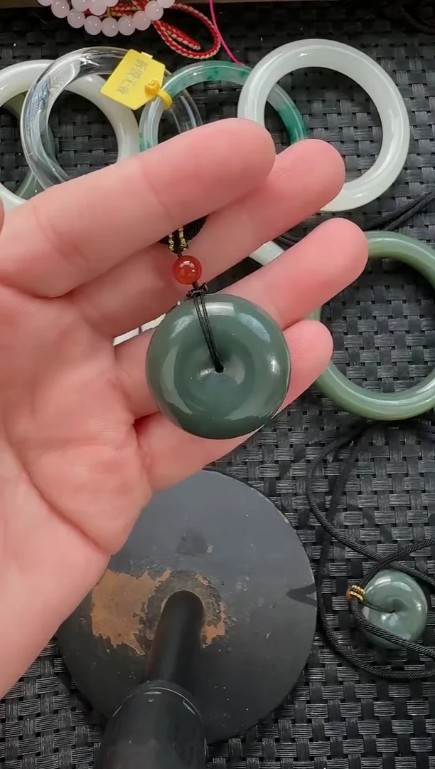 颈饰未镶嵌和田玉且末蓝平安扣