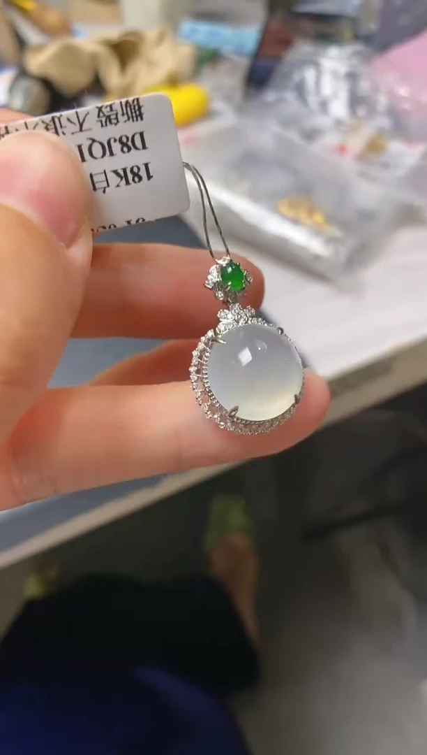 翡翠18K金镶嵌吊坠(不含链)蛋面