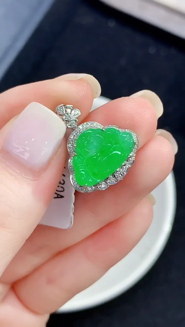 吊坠(不含链)18K金镶嵌翡翠L1428多样性发其一