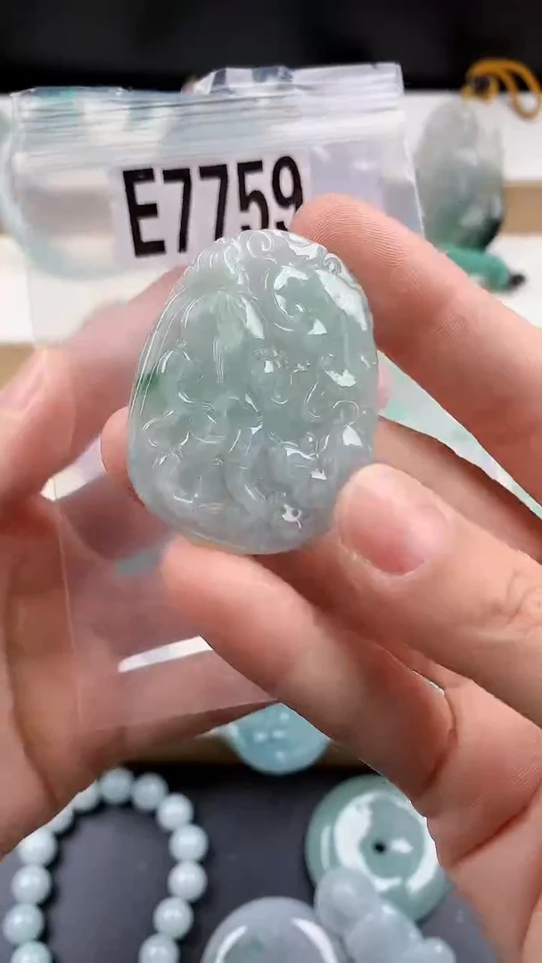 颈饰未镶嵌翡翠天然翡翠吊坠挂件