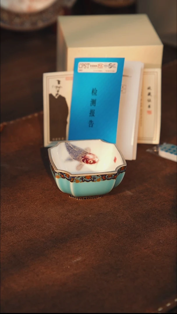 瓷鎏银内绘锦鲤八方杯