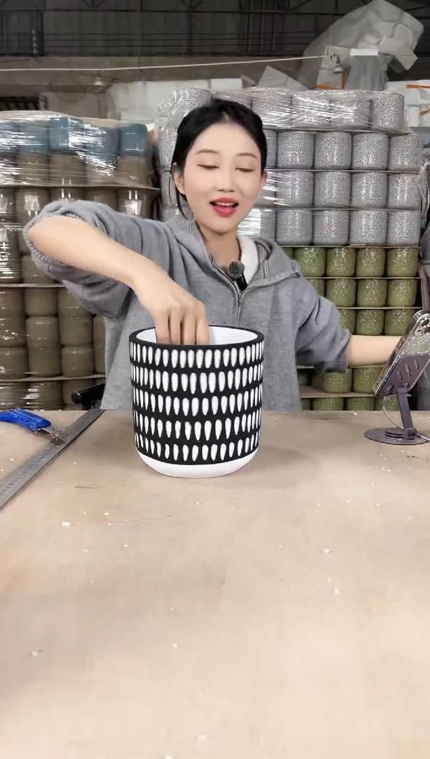 【闪购商品】红陶水泥水滴黑白中号17x17