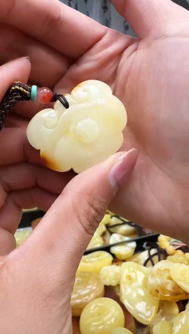 【闪购商品】琥珀裸石未镶嵌挂坠