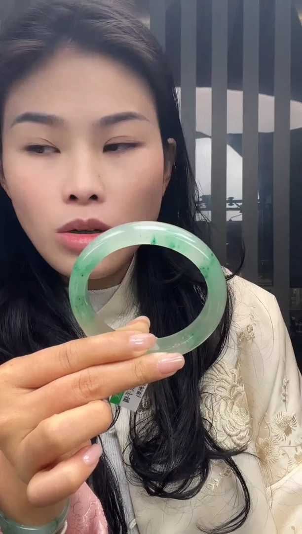 未镶嵌手镯石英质玉1