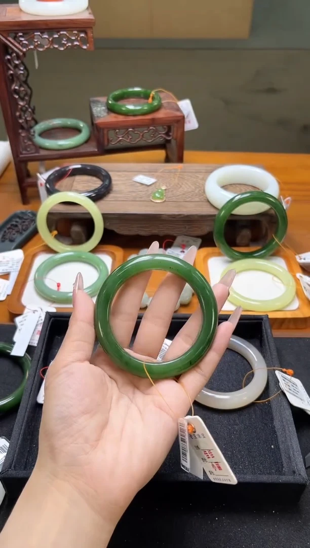 未镶嵌手镯和田玉俄料碧玉 58圈 9017030