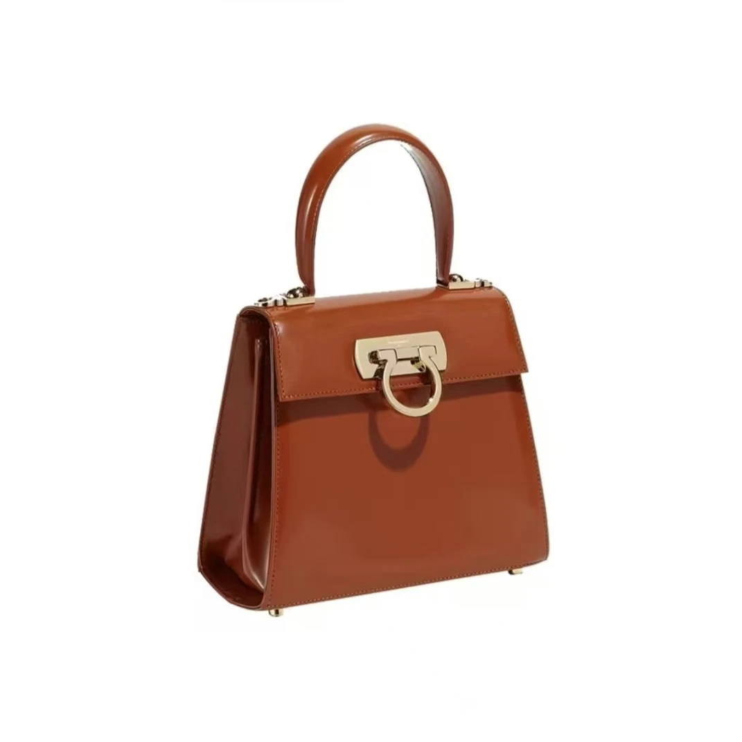 95新 FERRAGAMO/菲拉格慕 安洁利 菲拉格慕金棕新款博物馆单肩包