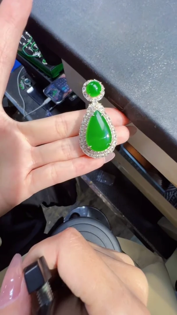 【闪购商品】定制翡翠未镶嵌水滴1