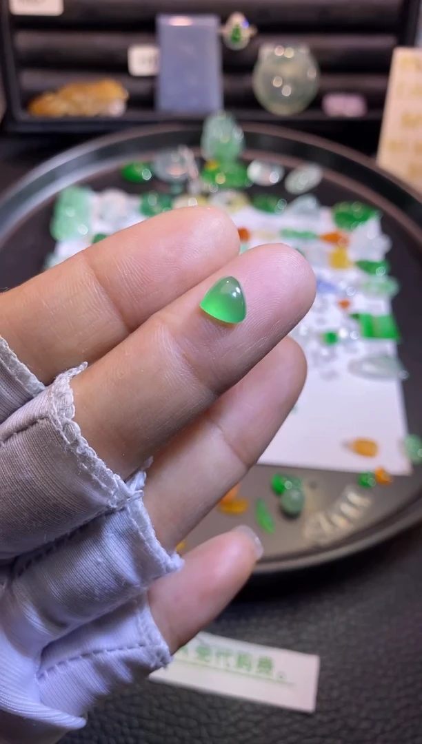 翡翠挂件未镶嵌水滴