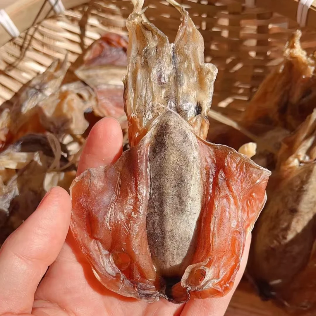 海南岛新鲜渔民船晒血墨鱼一斤有6到8头（年货季）