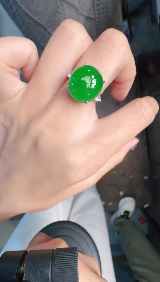 未镶嵌定制翡翠A货有轻微色差属于正常现象，戒指1