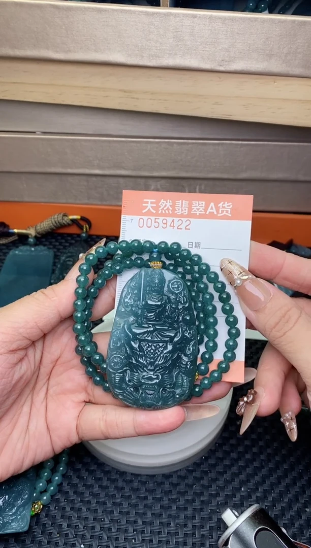 翡翠未镶嵌颈饰