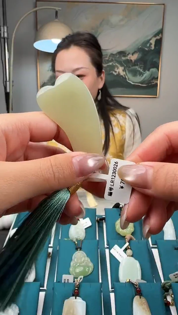 颈饰未镶嵌和田玉刮板 LR