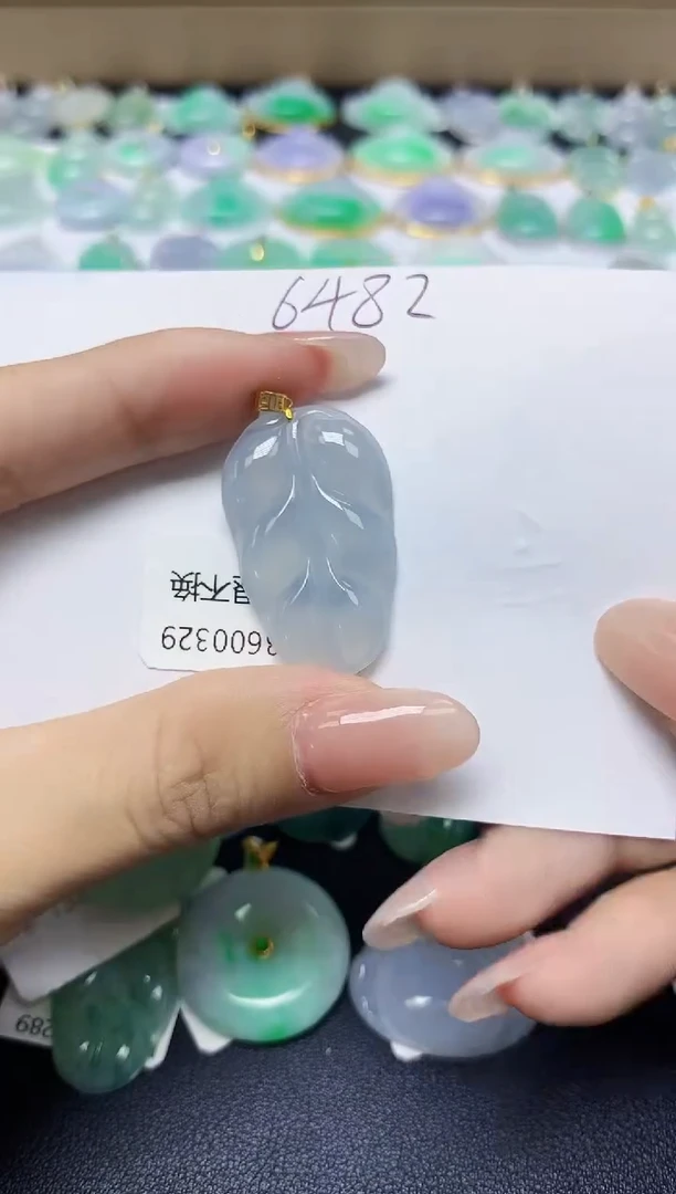 翡翠18K金镶嵌颈饰 天然缅甸翡翠A货