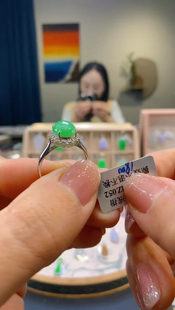 【闪购商品】翡翠18K金镶嵌吊坠(不含链)蛋面戒指