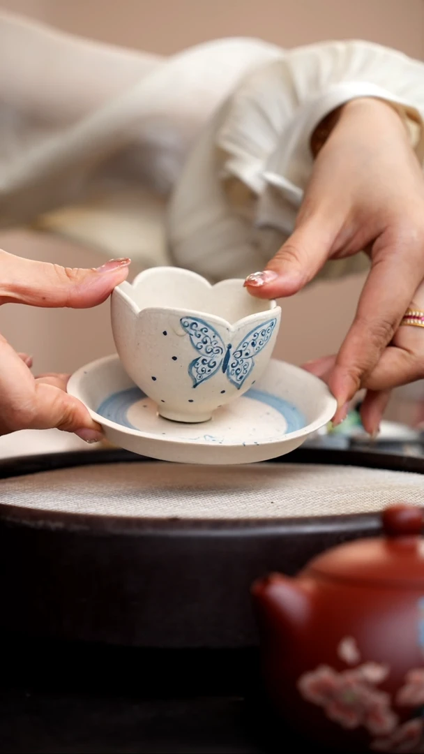 茶壶紫砂白玉段花朵杯蓝蝴蝶两件套