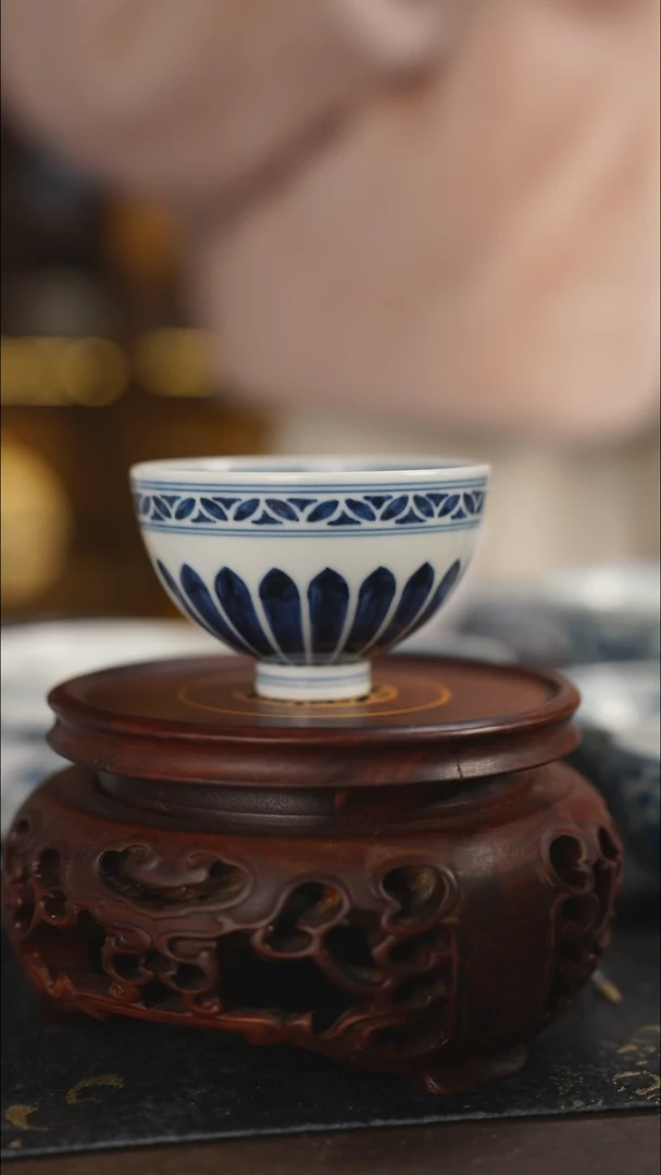 【闪购商品】柴窑青花宝相小鸡心杯