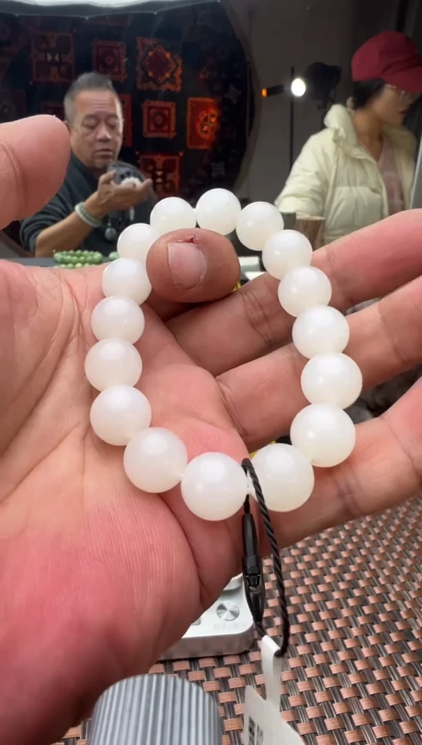 未镶嵌手串和田玉黑山料白玉卡12手串
